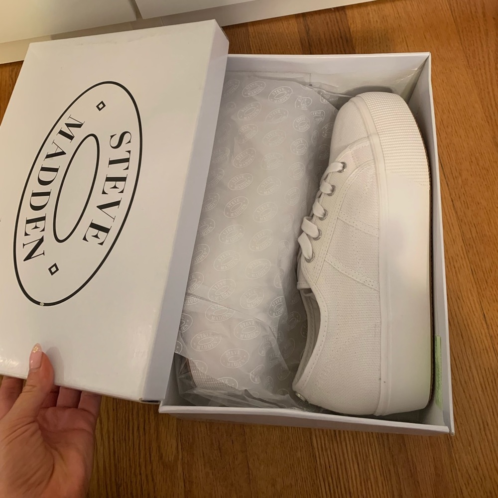 Steve Madden white platform tennis shoes size 10
